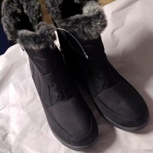 New Boots Sz 9 waterproof black, faux fur lining